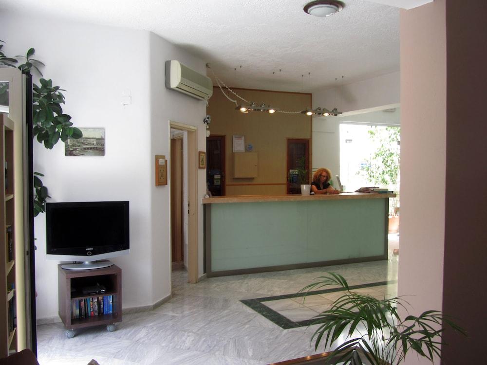 Petra Hotel Agia Galini Екстериор снимка