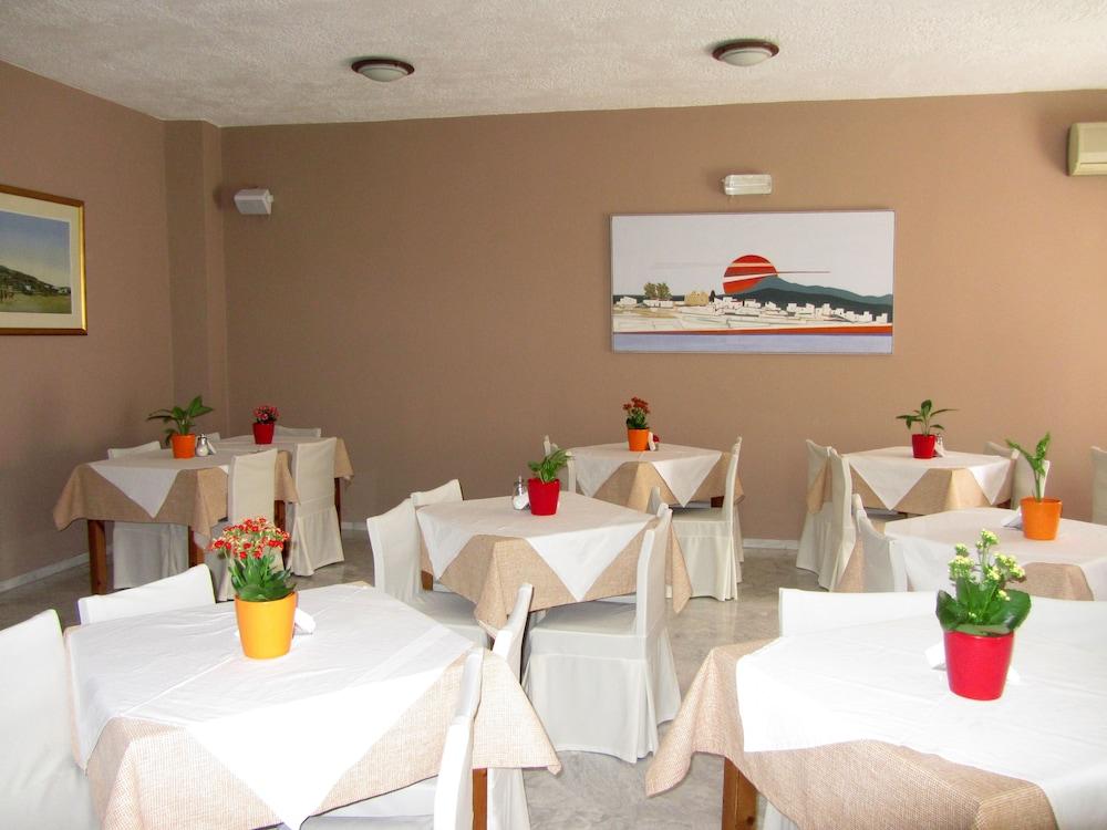 Petra Hotel Agia Galini Екстериор снимка